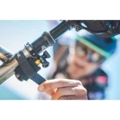 Lezyne Tubeless CO2 Blaster Head Only -Shimano and Sram Store lezyne tubeless co2 blaster 4